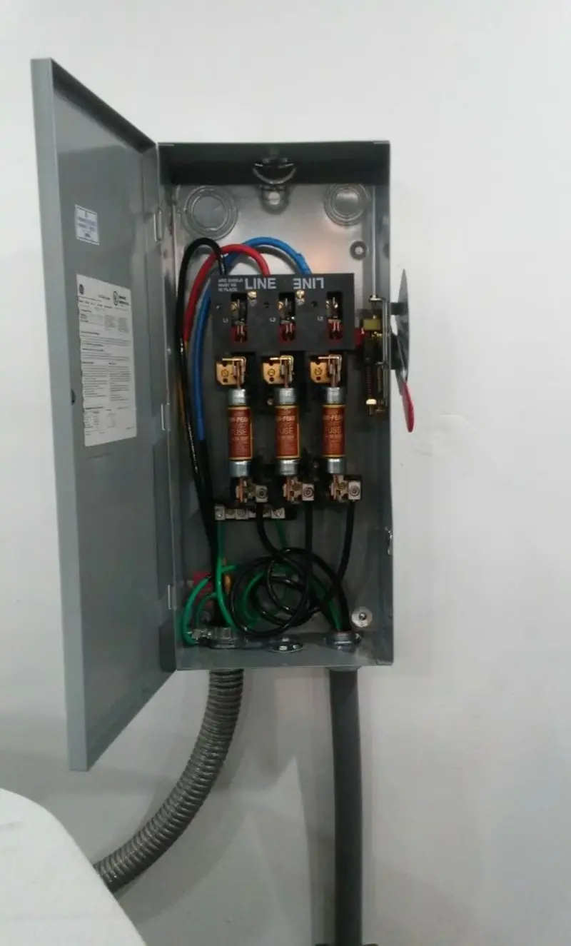 Three-phase disconnect switch installed for Smoke Detector Installation in Booneville